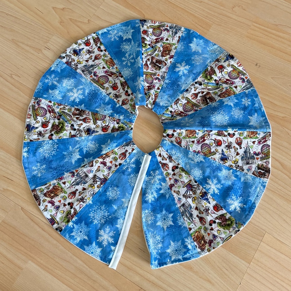 Festive Blue and White Tree Skirt MINI